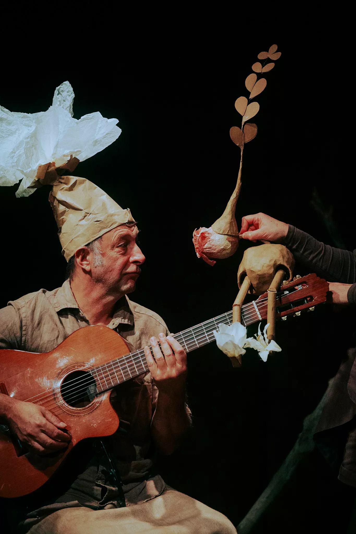 CARTON UN SPECTACLE CABANE POUR LES PETITS