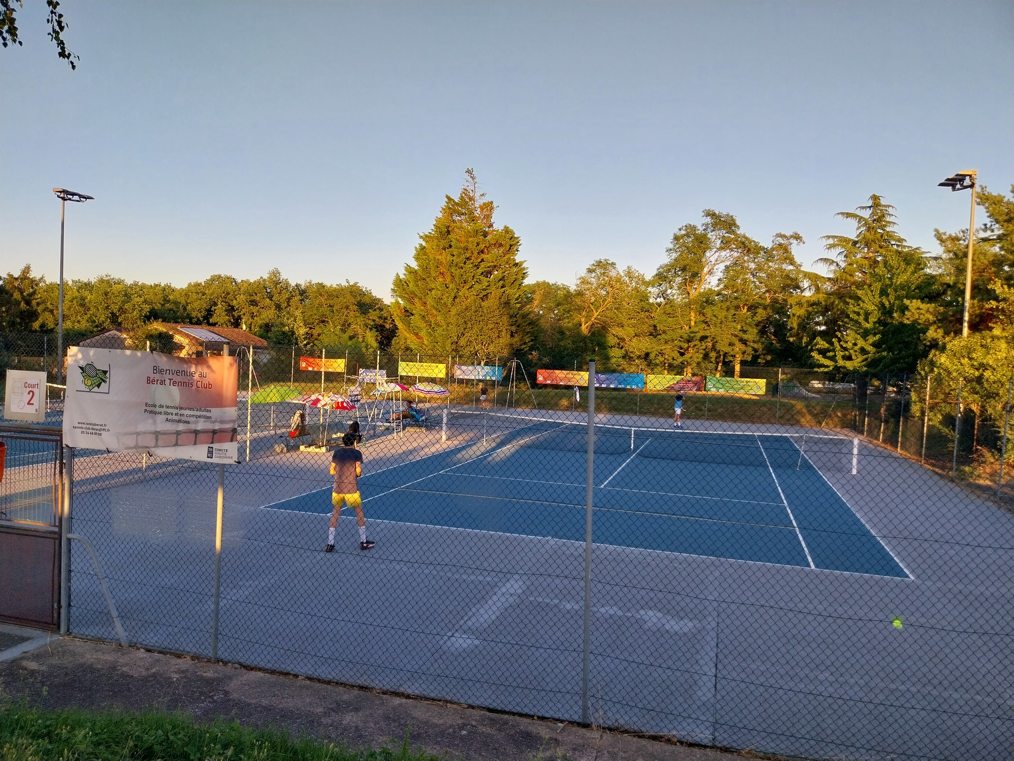TERRAIN DE TENNIS