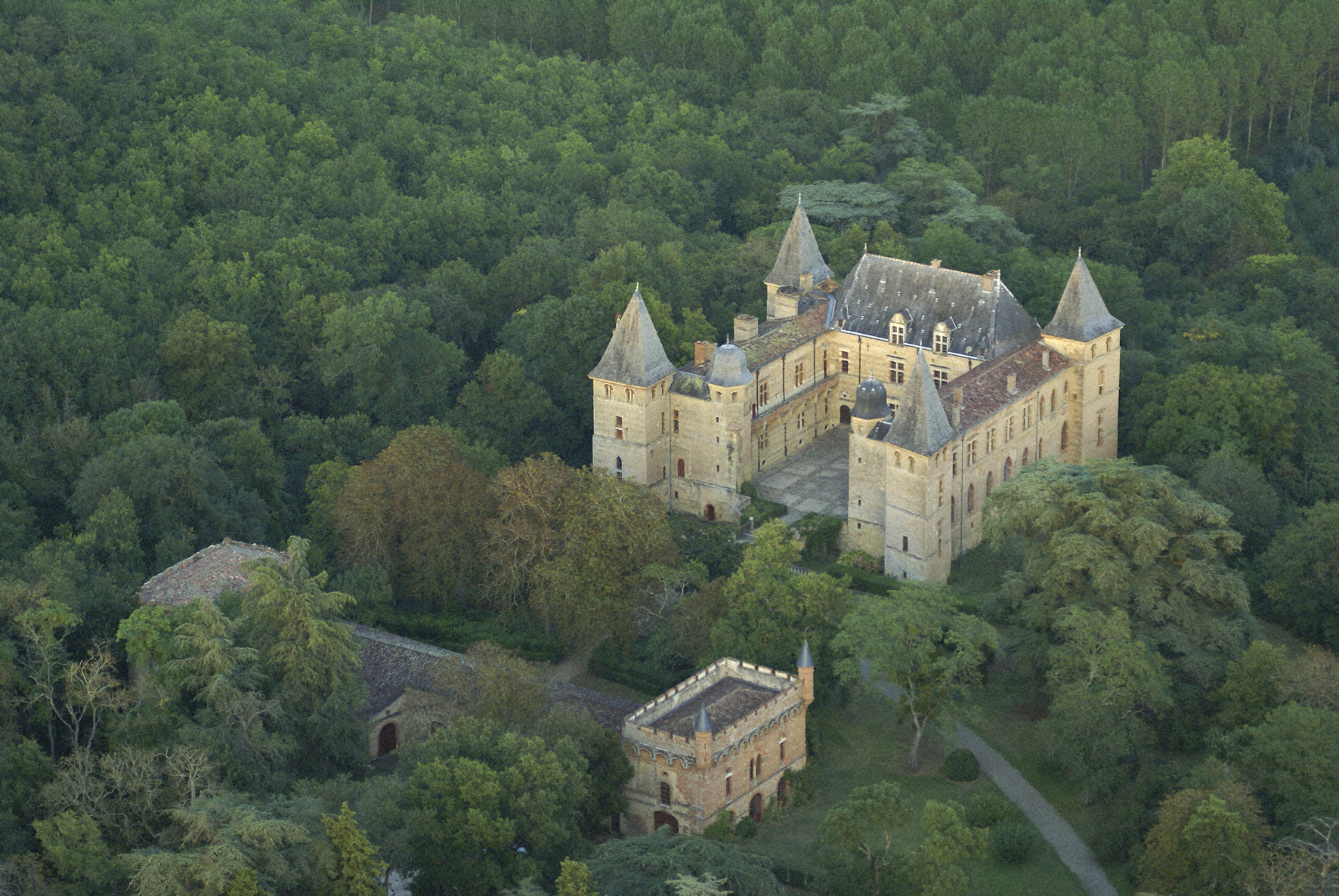 CHATEAU DE CAUMONT — photo 2