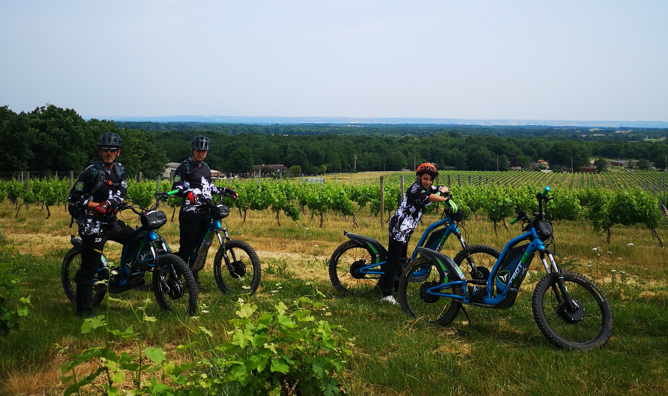 NOMAD'ETROTT, Fronton