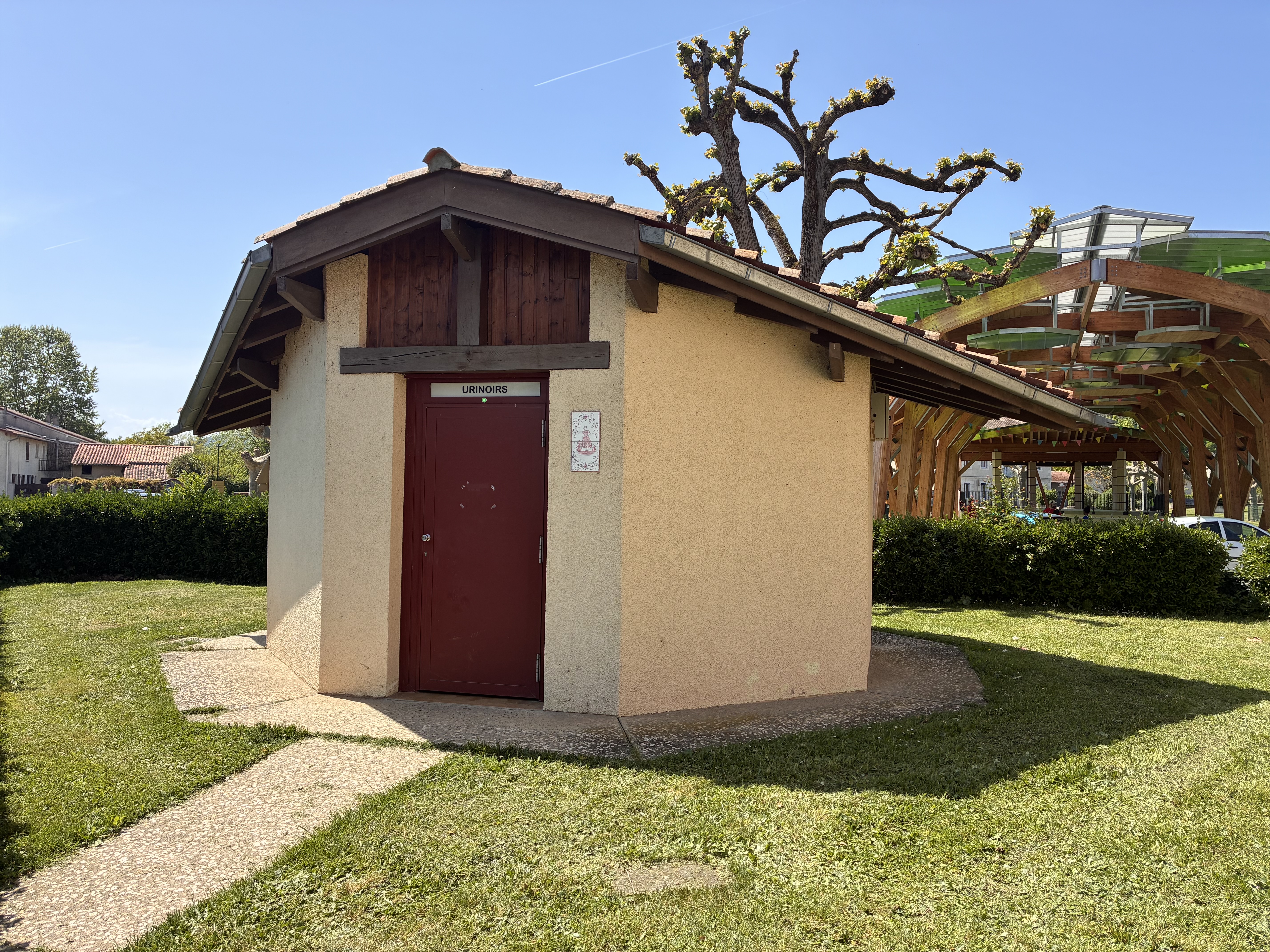 WC PUBLICS ET POINT D'EAU POTABLE — photo 3