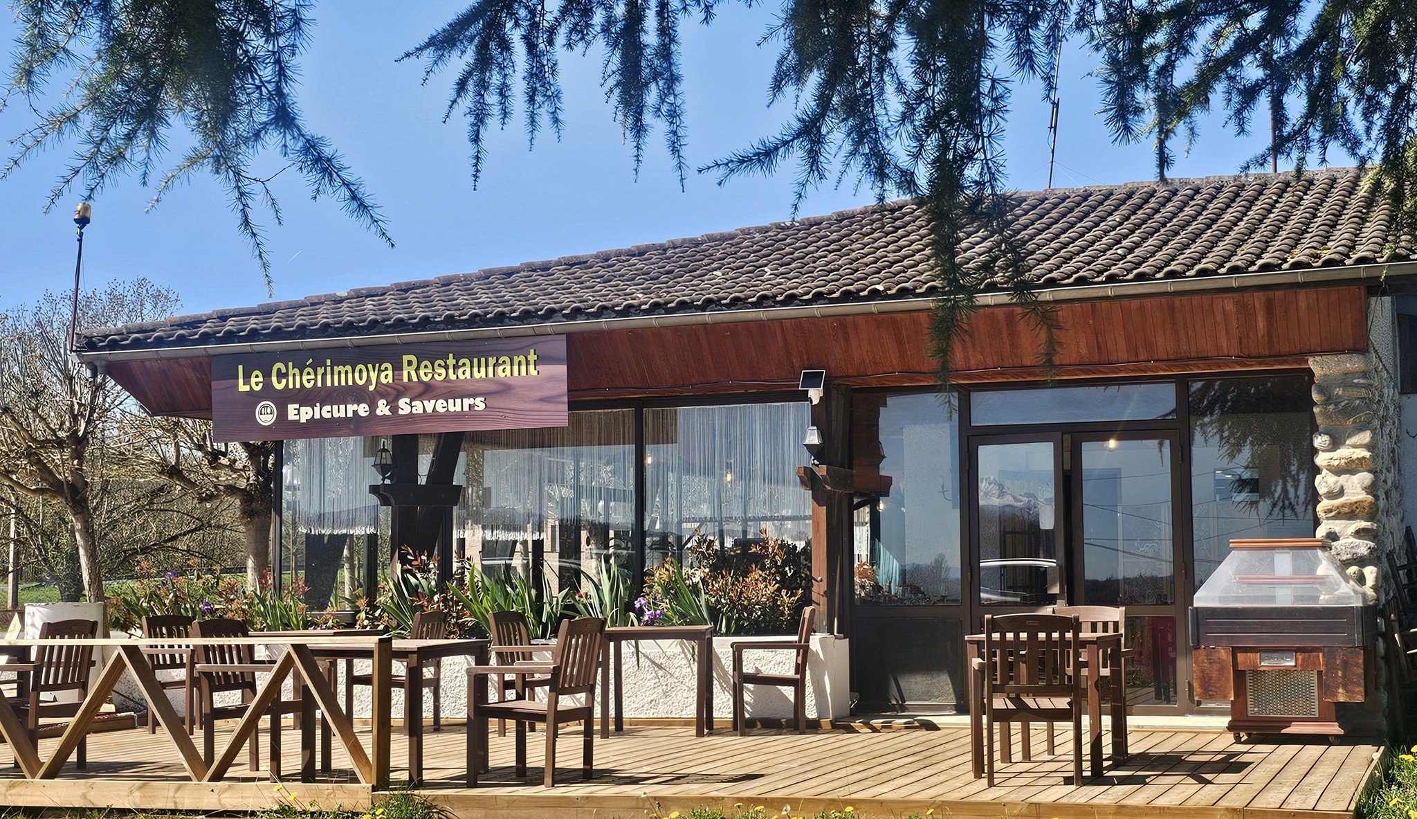LE CHERIMOYA RESTAURANT