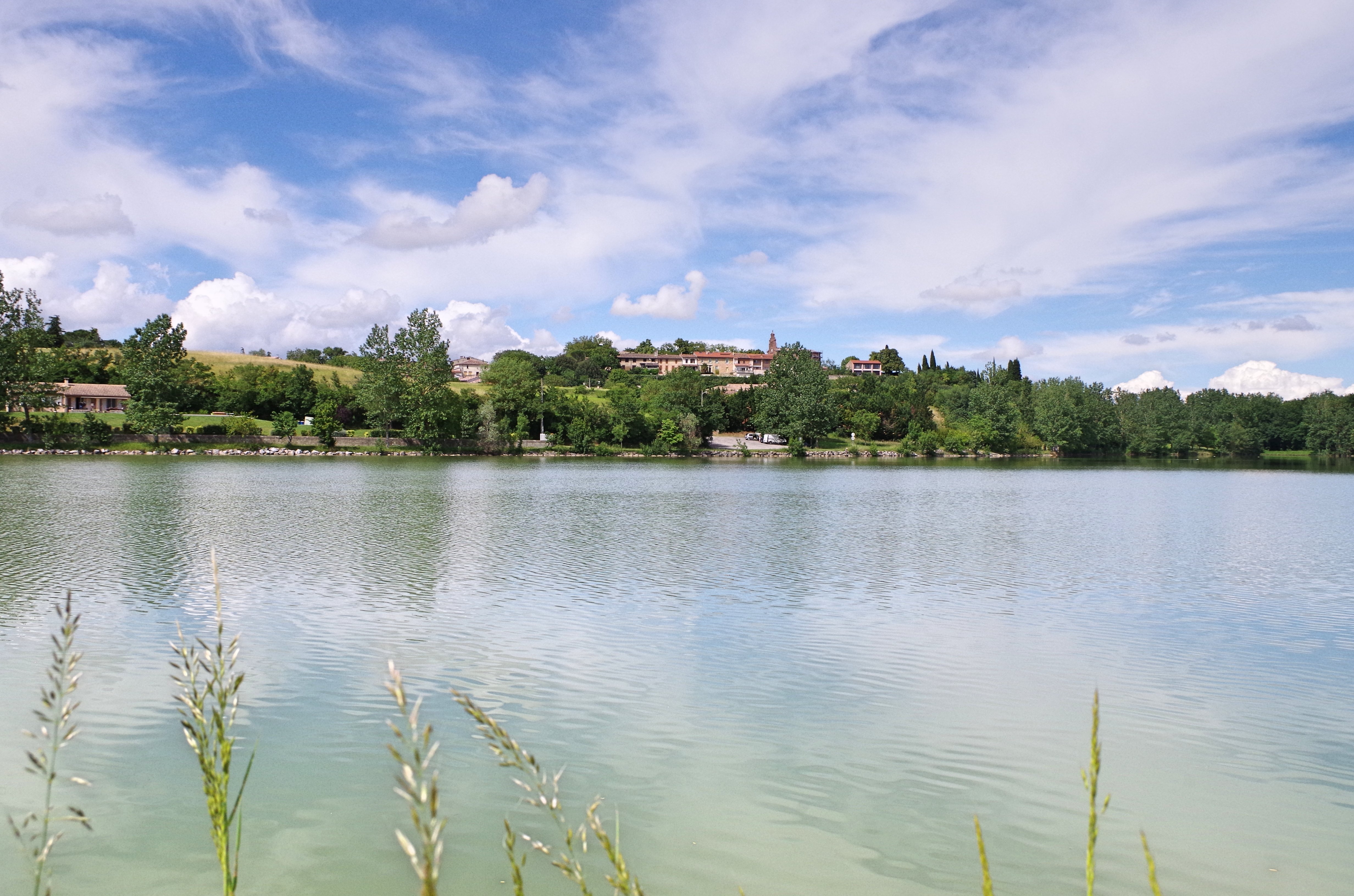 LAC DE VALLEGUE