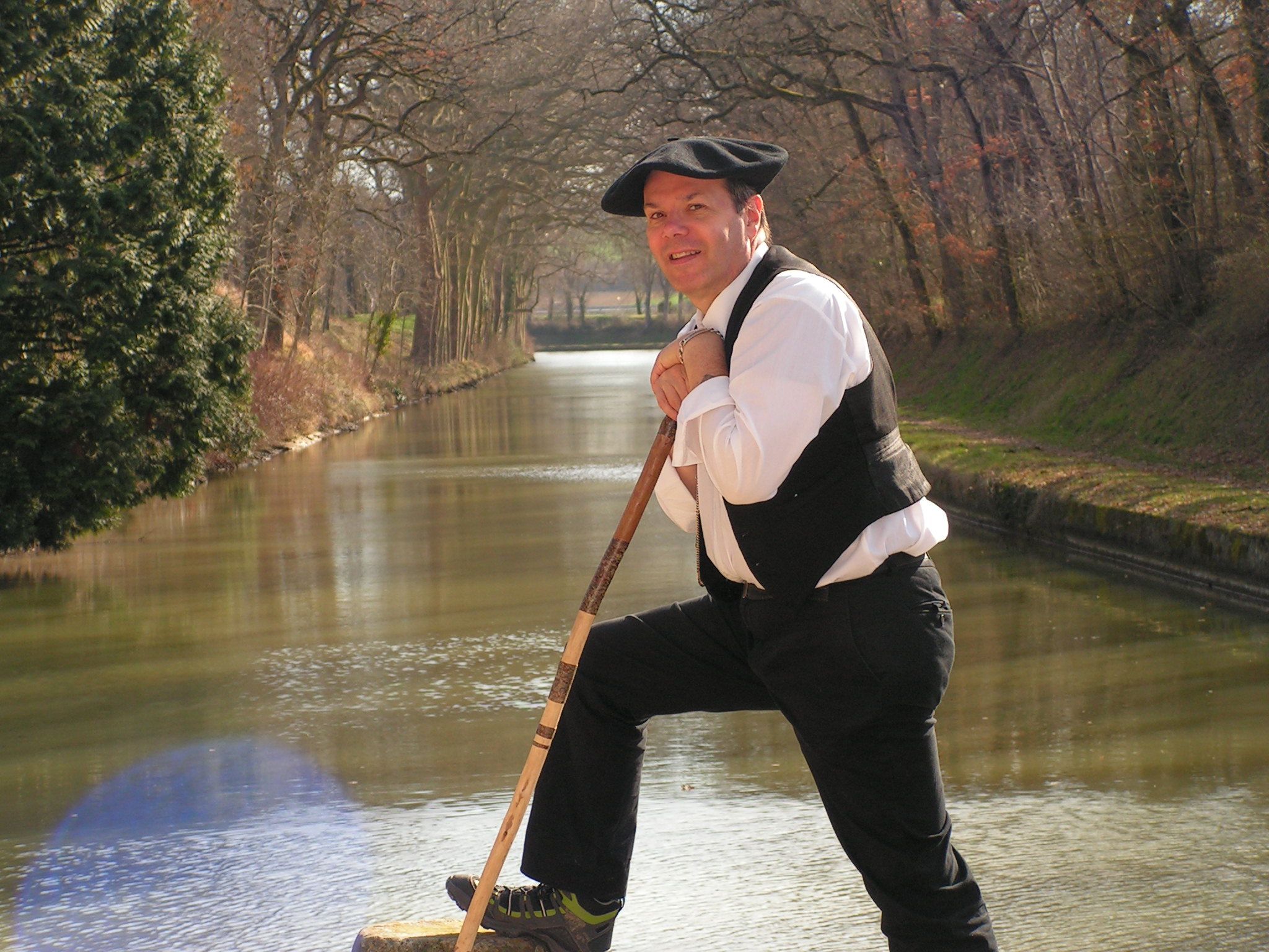 AIME PHIORES, GUIDE / PILOTE SUR LE CANAL