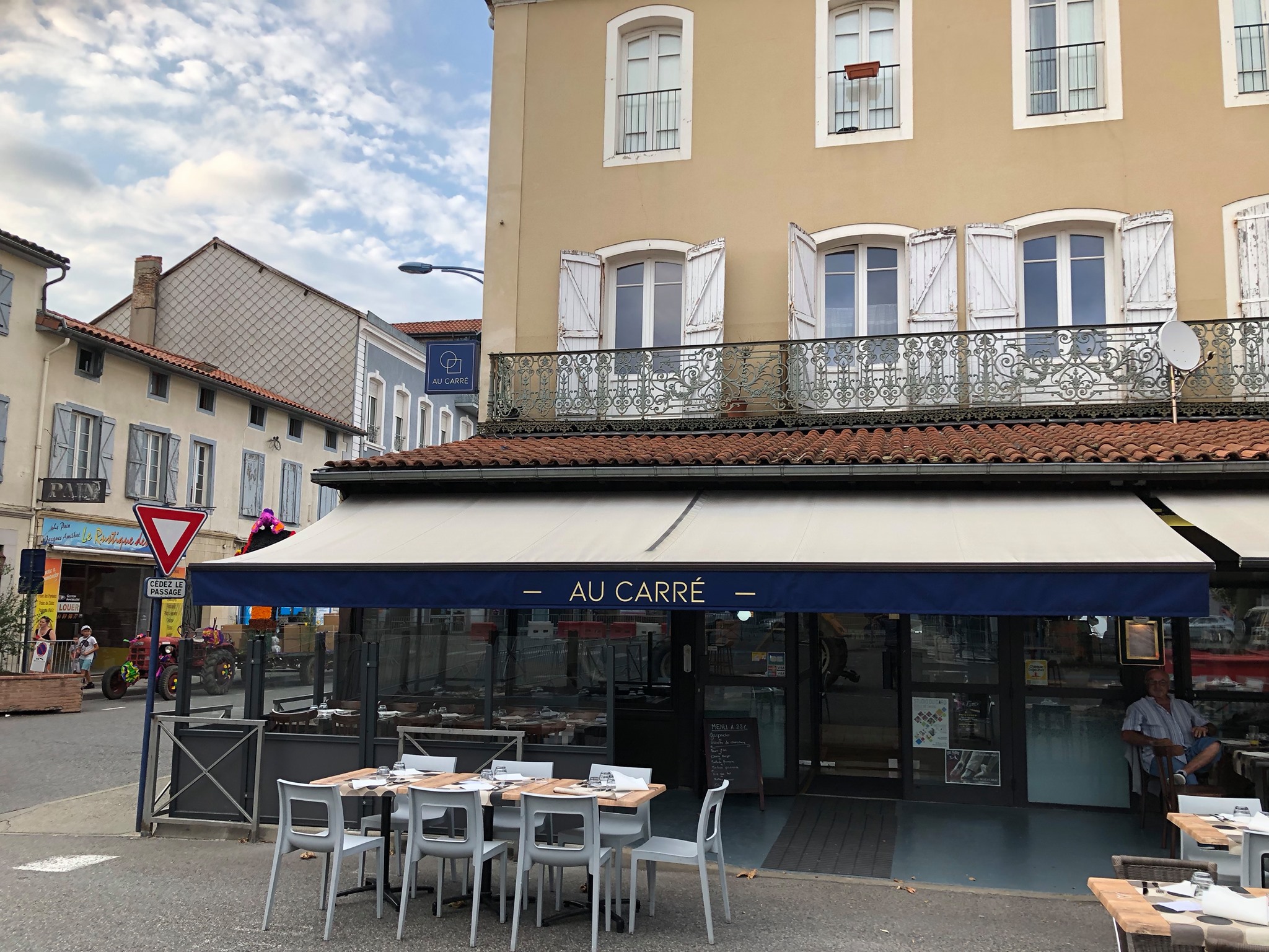 AU CARRÉ BY LE 5 PI R