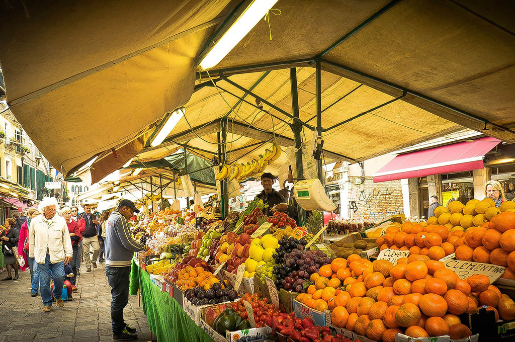 MARCHÉ