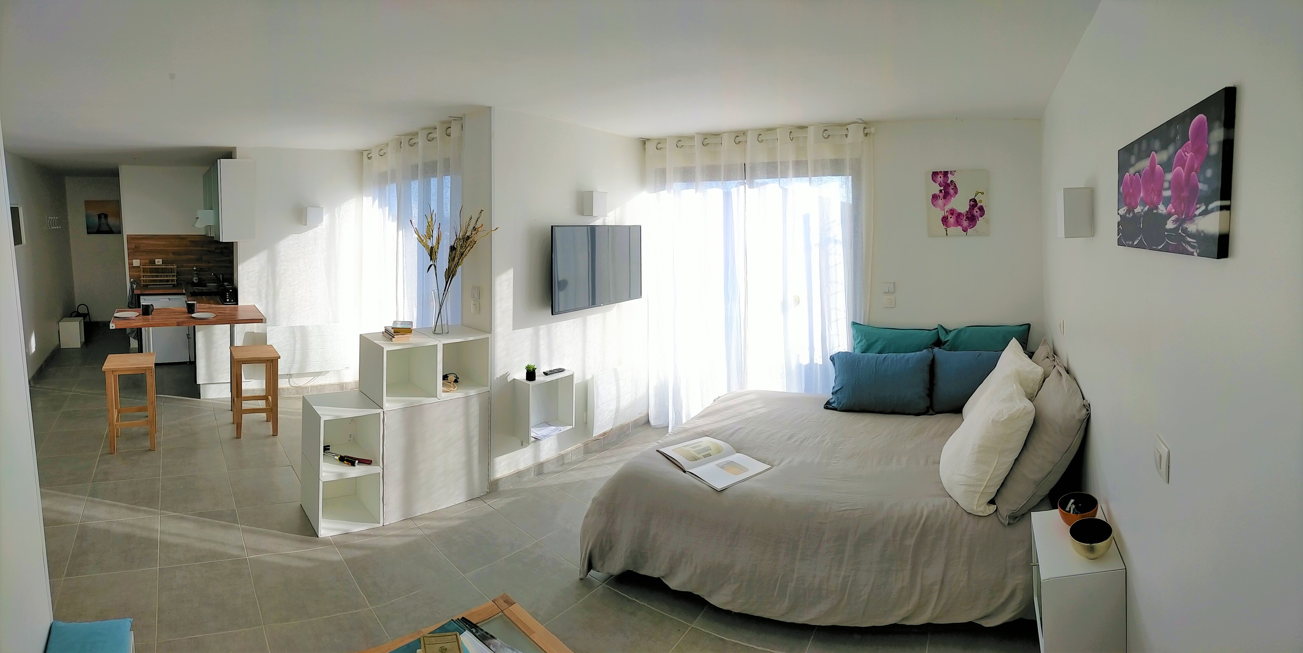 STUDIO LUMINEUX AVEC PETIT JARDIN, chambre d'hôtes à Auzeville-Tolosane