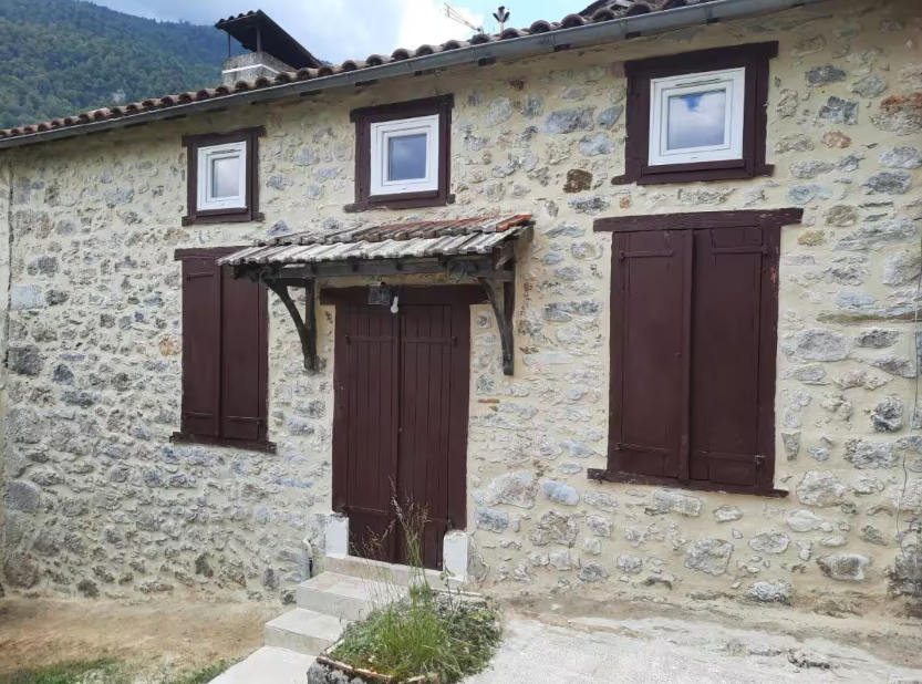 UN FIGUIER SOUS LE CAGIRE