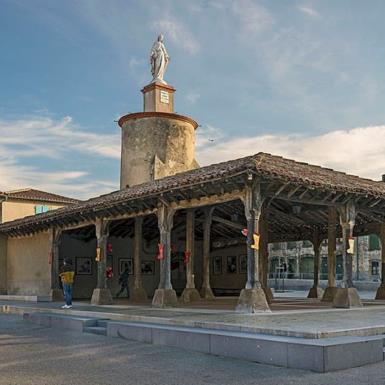 1Saint-Félix-Lauragais_-_La_Halle