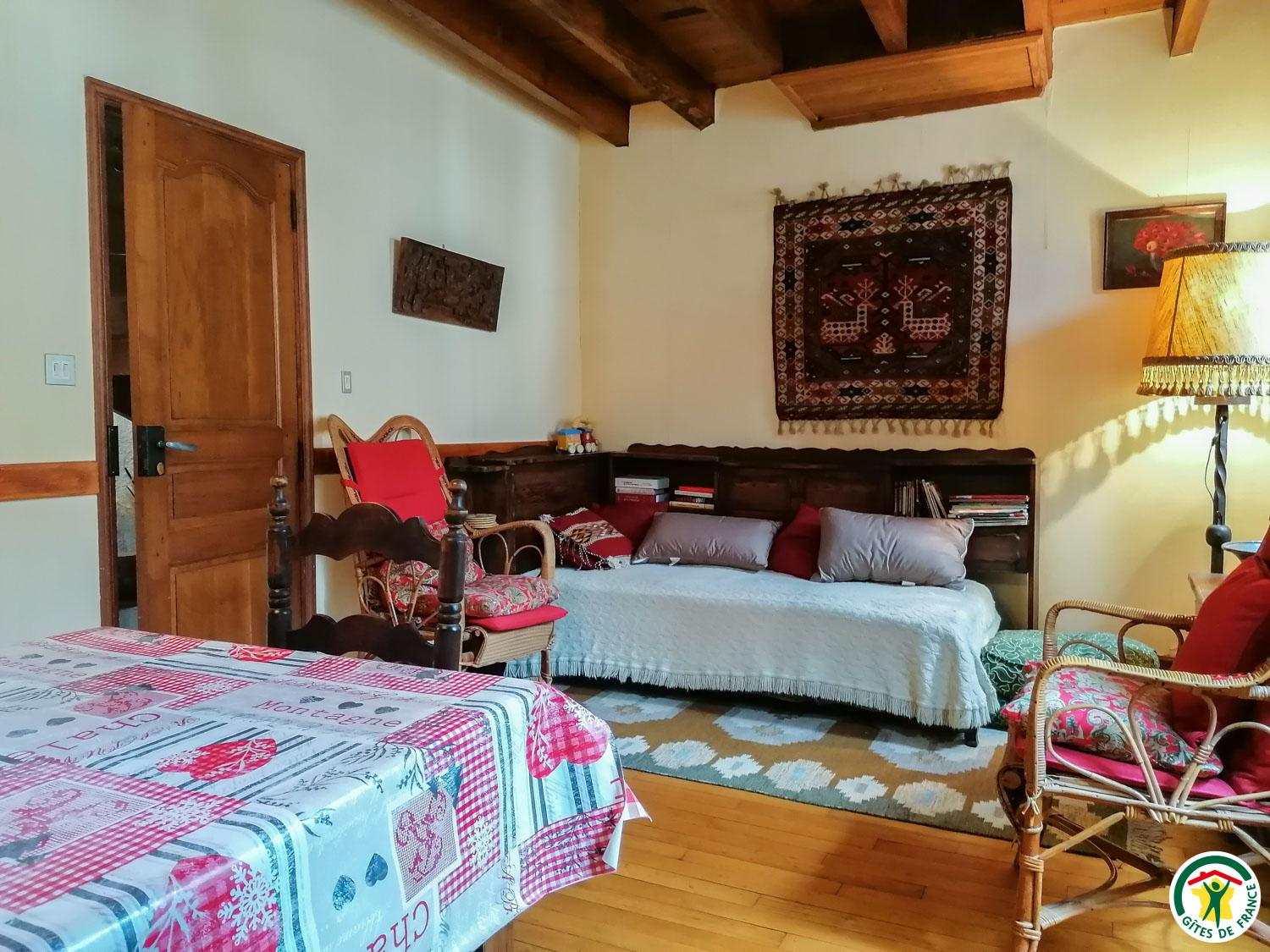 AU VILLAGE — photo 2