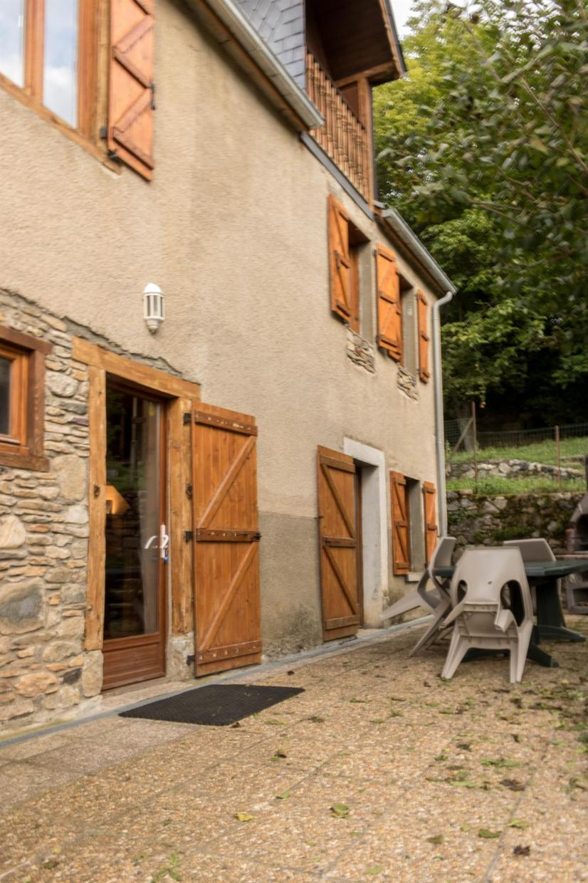 PRÈS DE L'EGLISE - photo 3