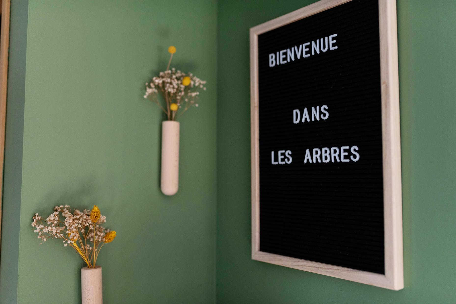 Dans Les Arbres