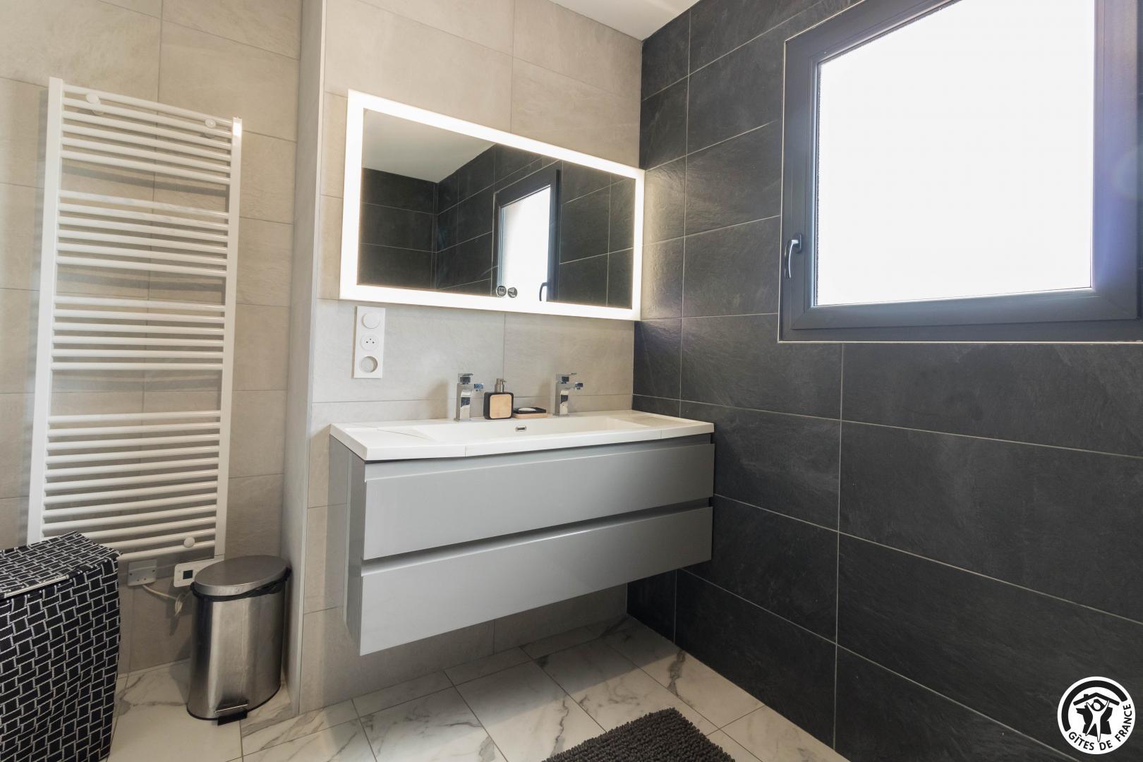 LA VILLA - PISCINE ET JACUZZI - photo 5