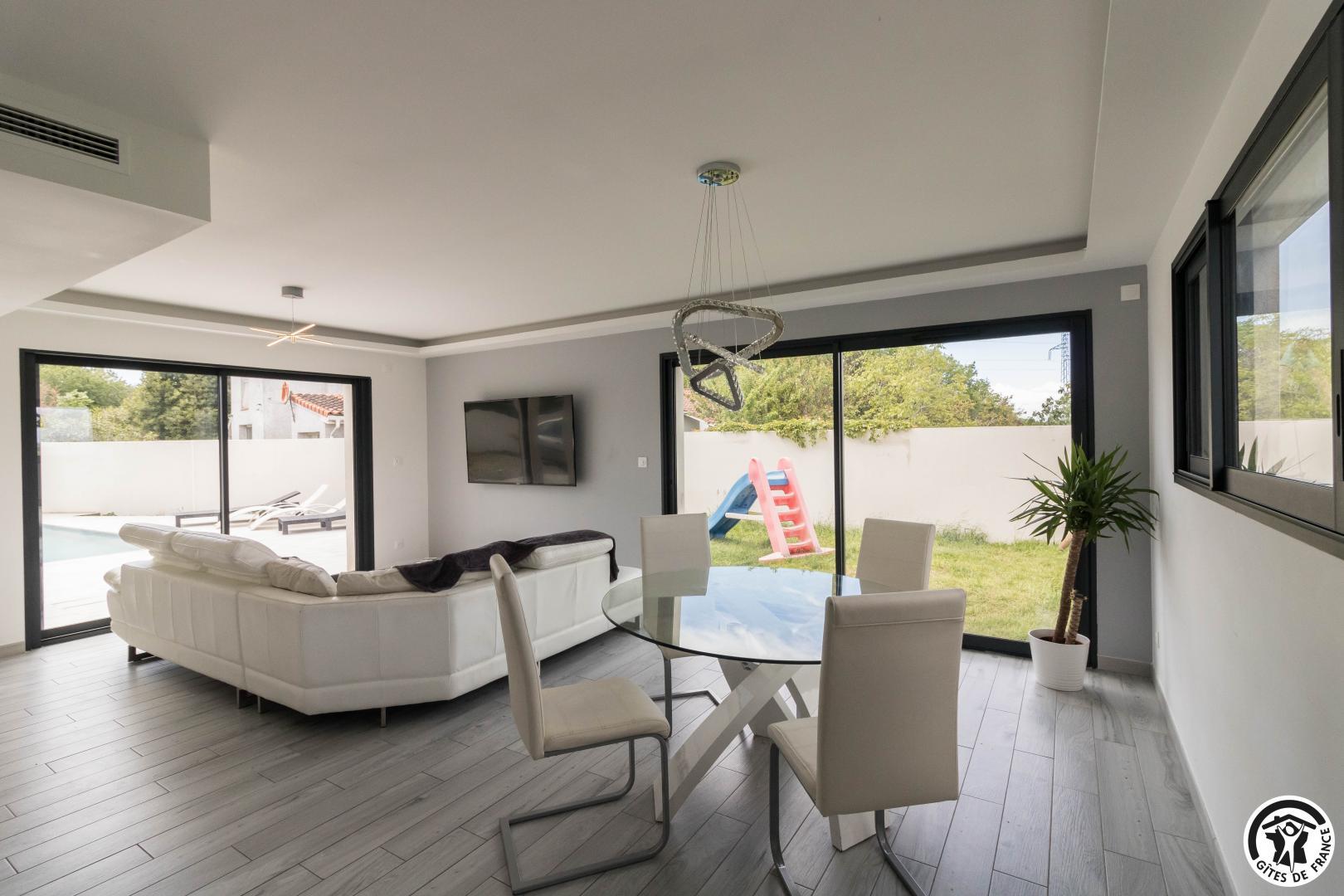 LA VILLA - PISCINE ET JACUZZI - photo 4