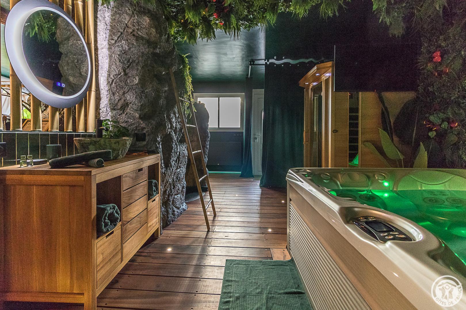 JUNGLE LOVE ROOM, Toulouse - photo 153