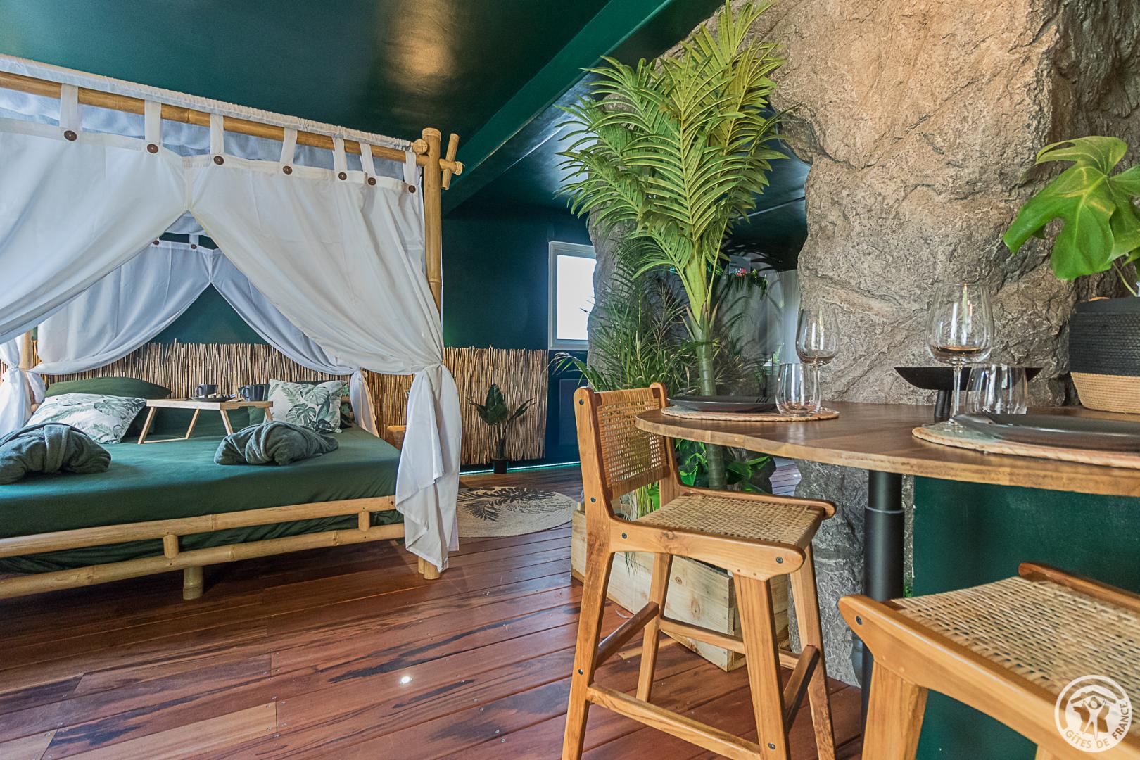 JUNGLE LOVE ROOM, Toulouse - photo 156