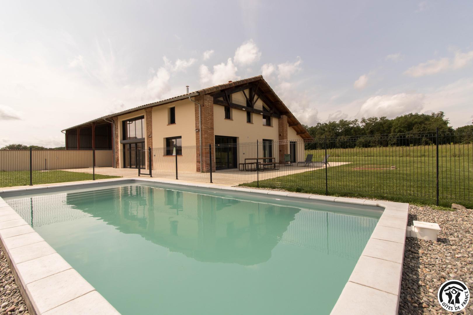 LES AMANDIERS DU CASTÉRAS