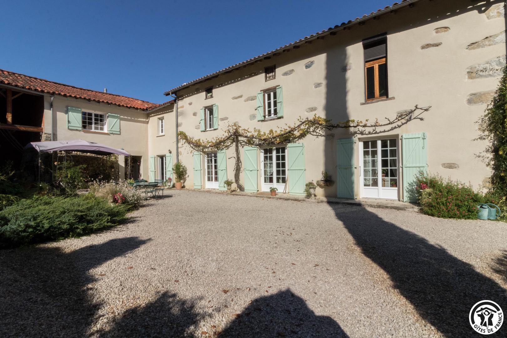 LA DEMEURE DE ZOÉ, chambre d'hôtes à Castelbiague