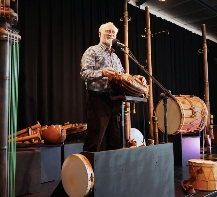 Visite d'un atelier de lutherie de vielles à roue, démonstration musicale_1