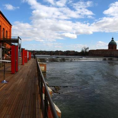 TOULOUSE, LES BERGES DE LA GARONNE À VÉLO