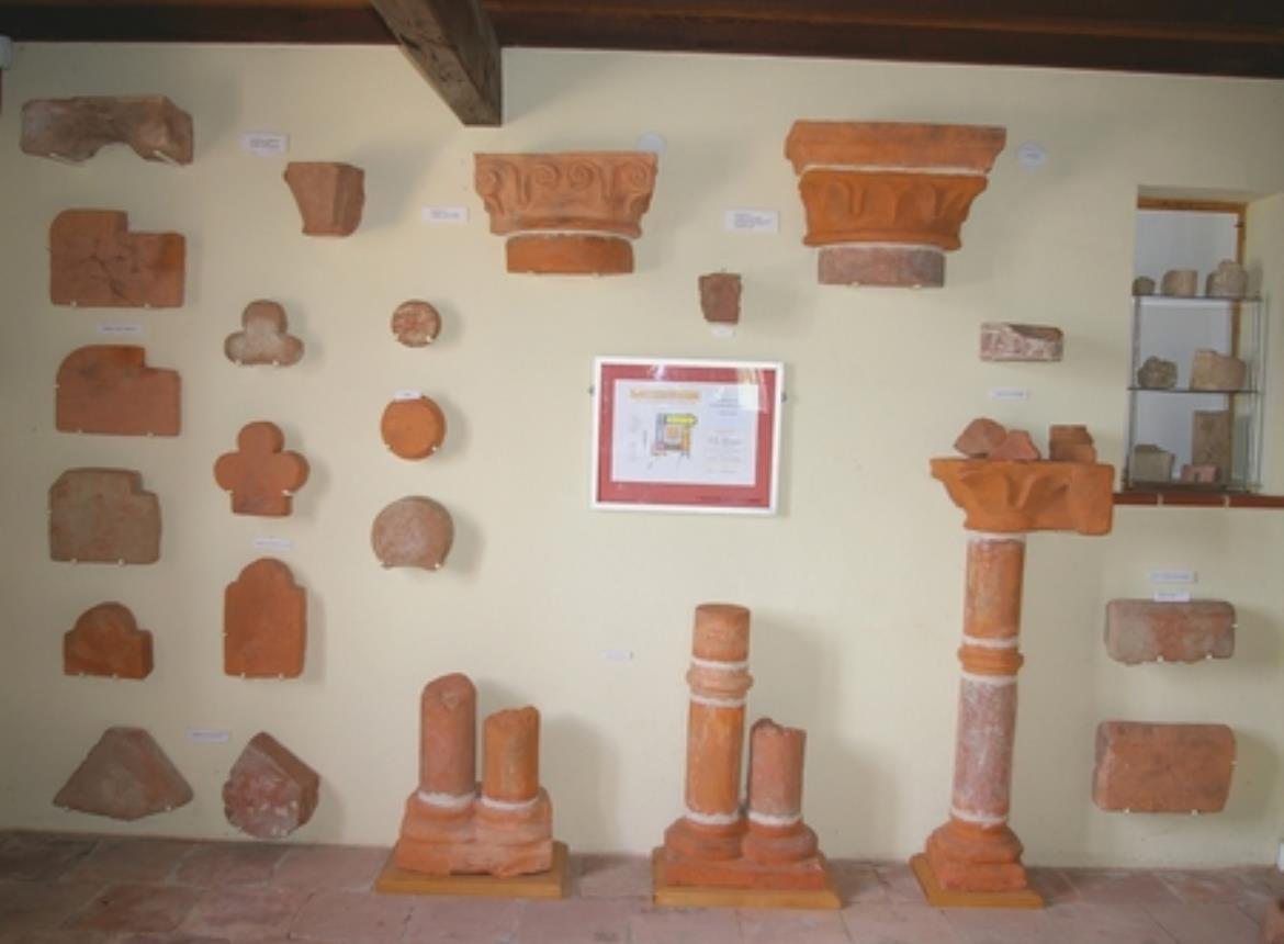 Architecture en terre cuite de l'Ordre de Grandmont (XIIIème siècle) musee archeologique VILLARES