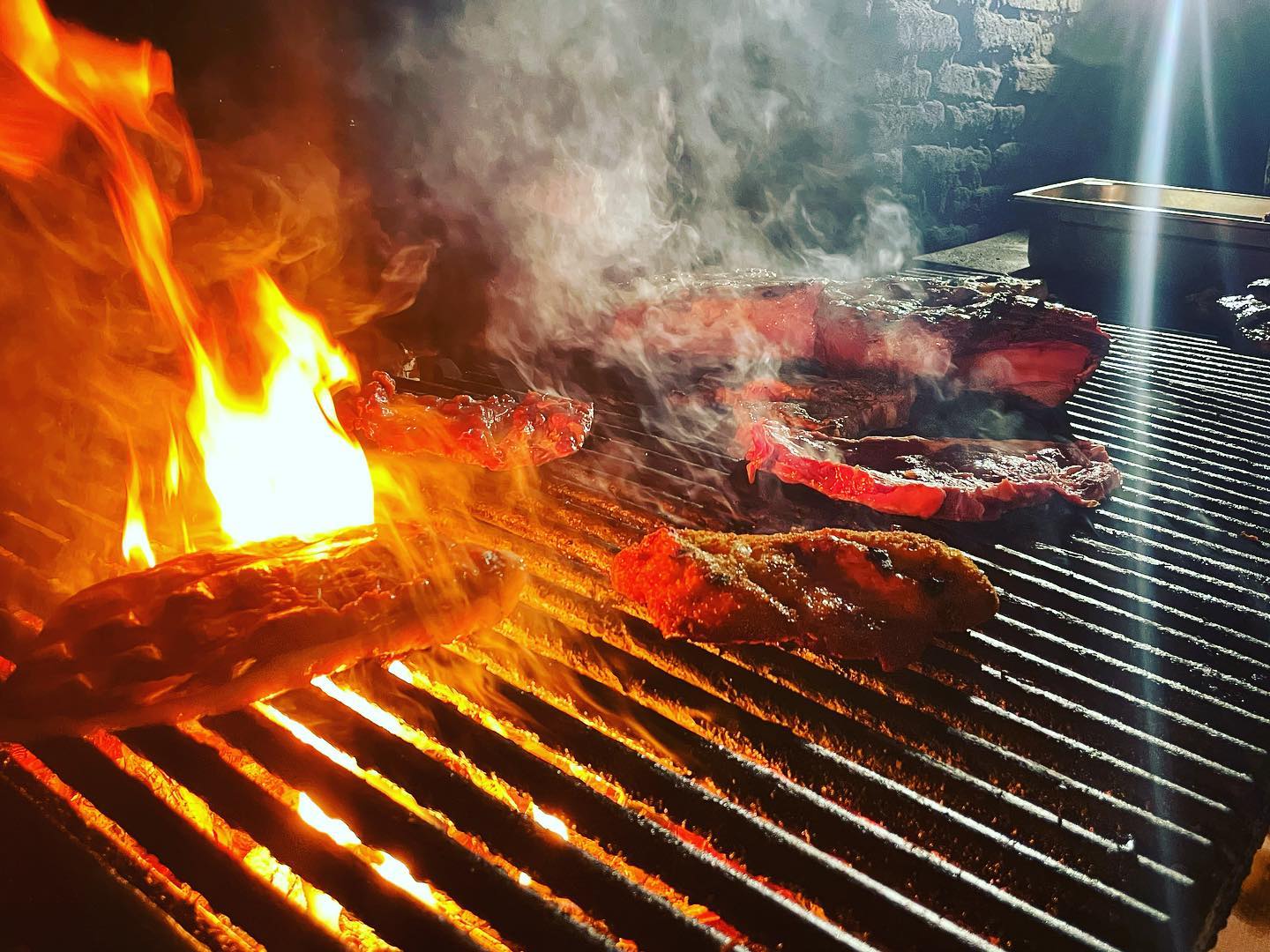 (c) Mast Braise et vin