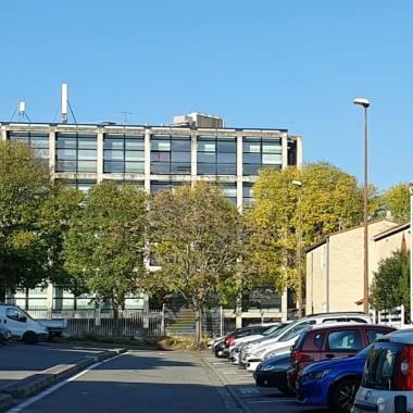 OUEST DE TOULOUSE: MAISON DE VILLE POUR 5/6 PERSONNES- AVEC JARDIN, AU PIED DU METRO