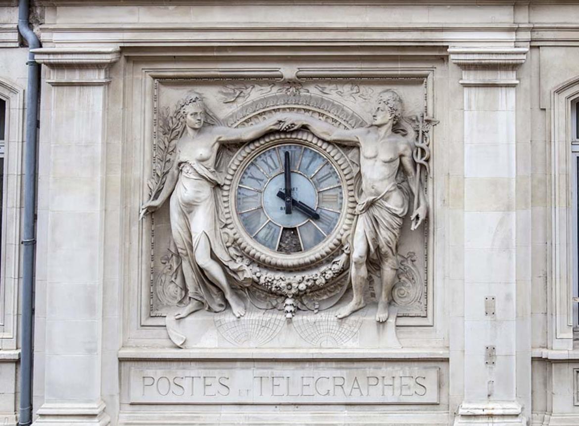 Francia,Tolosa,orologio con statue