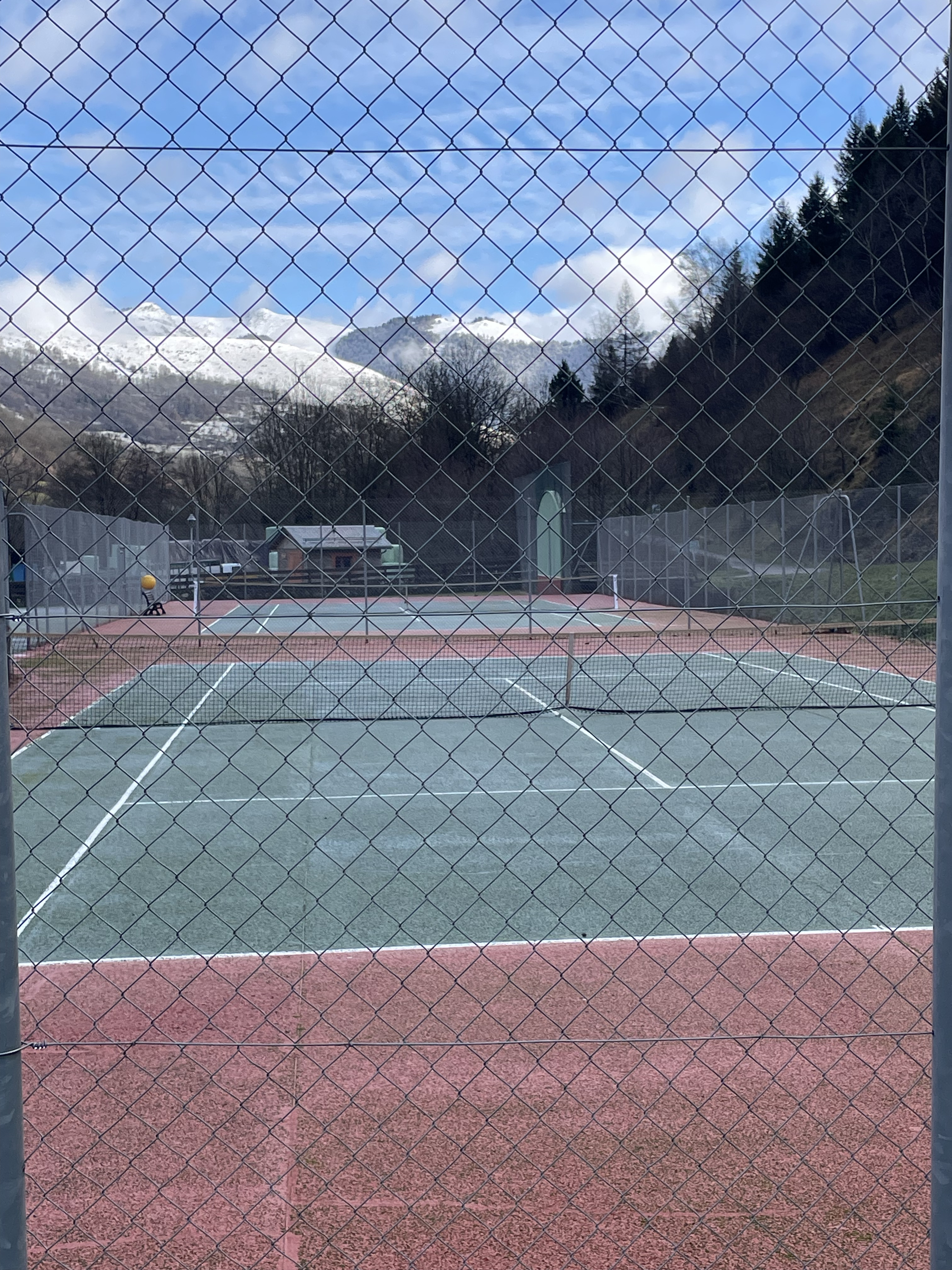 TERRAIN DE TENNIS