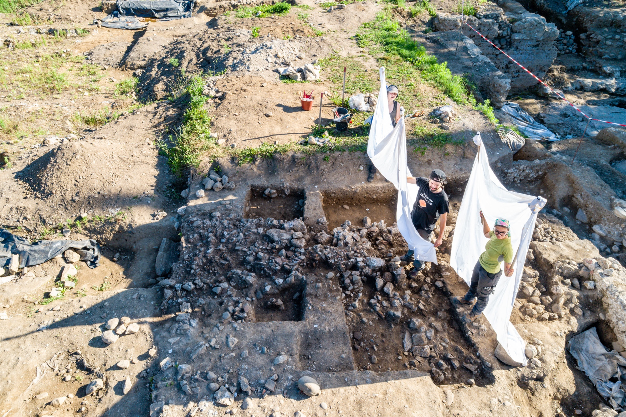ARCHÉOLOGIE AU VILLAGE : LA PHOTOGRAPHIE EN ARCHÉOLOGIE