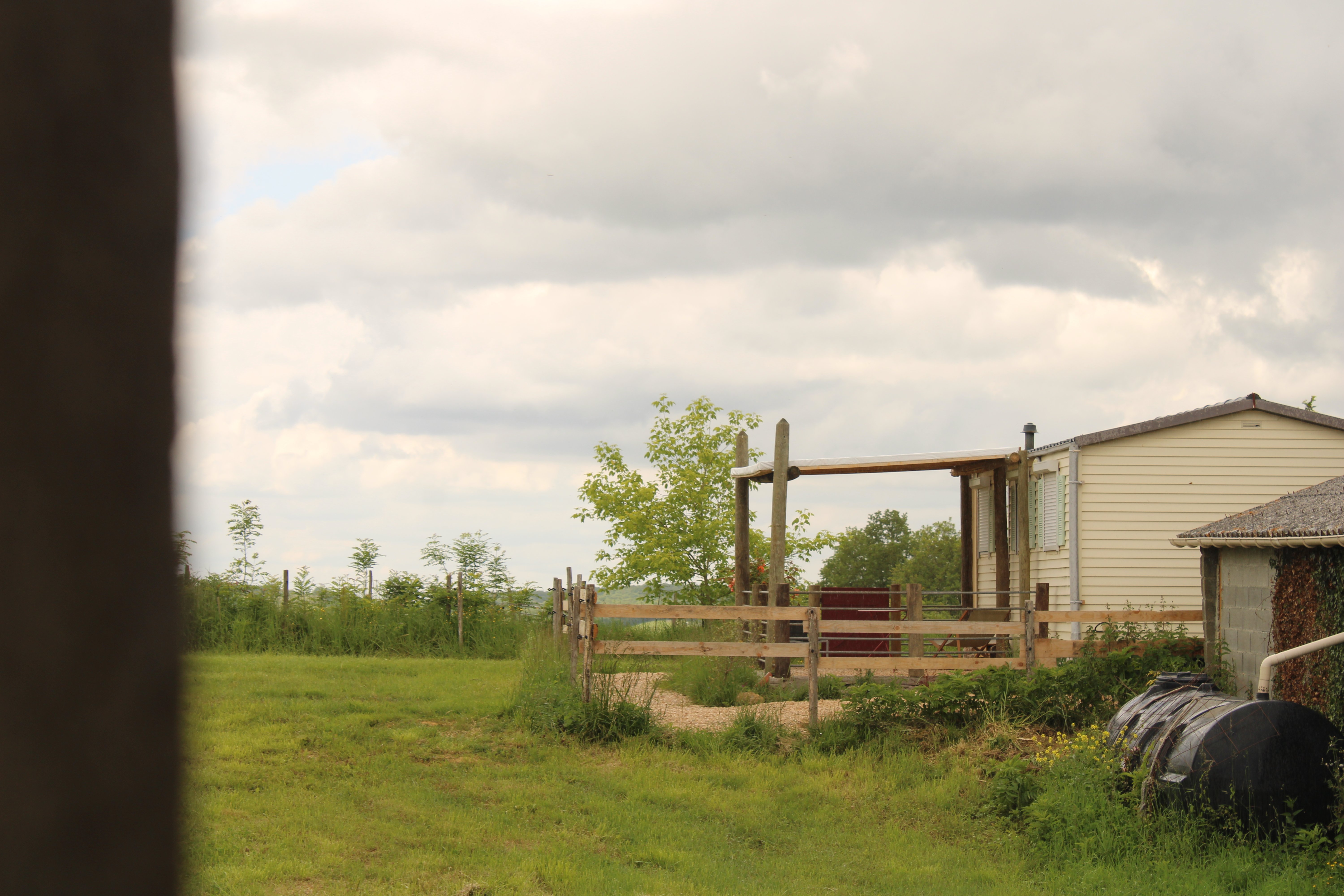 FERME DE CASSARET : MOBIL-HOME FACE AUX PYRENEES
