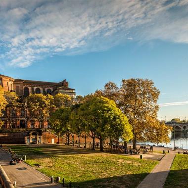 TOULOUSE, BALADE URBAINE À VÉLO