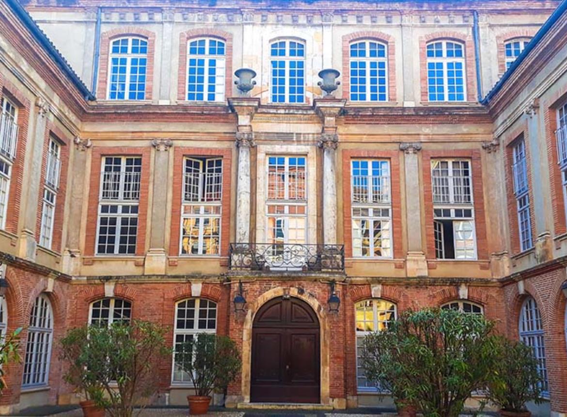 Visiter Toulouse petit tour dans les cours