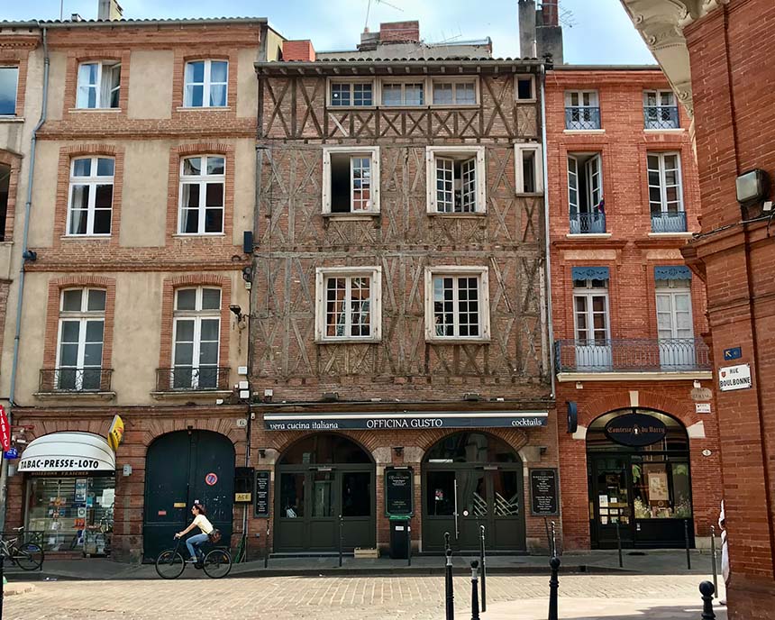 Visiter Toulouse, visite guidée quartier Saint-Étienne - Rémi Deligeon