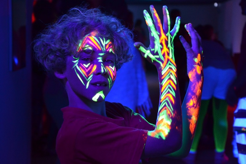 GRANDE SOIRÉE FLUO, LARRA