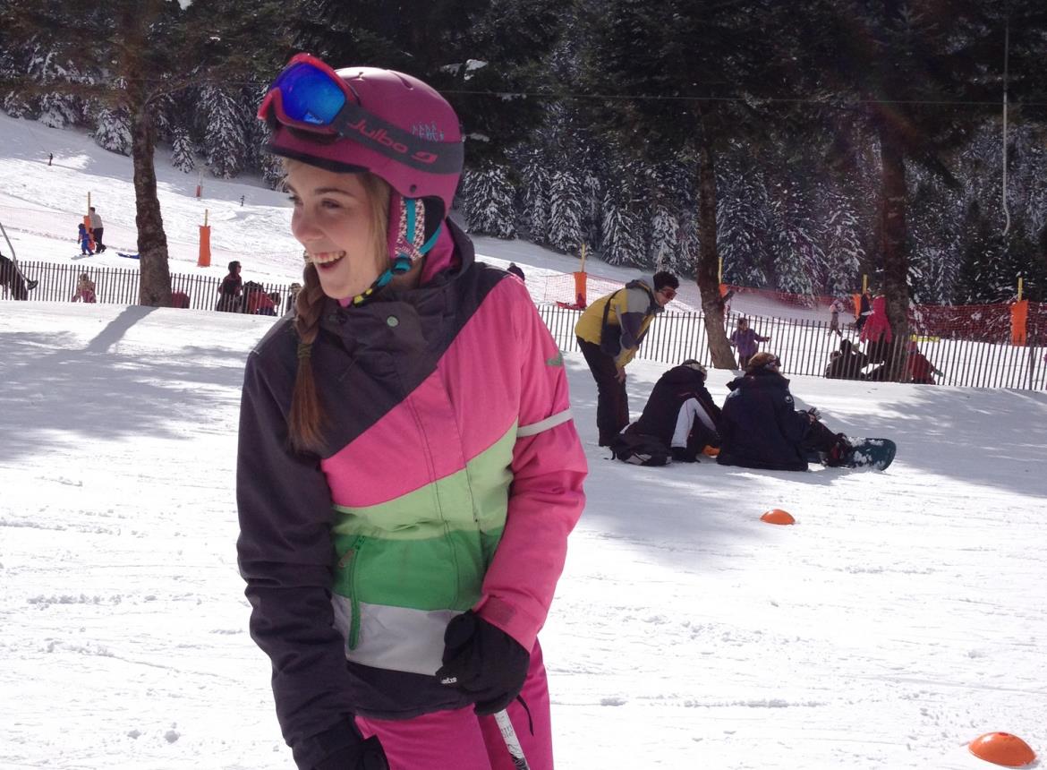 jeune fille ski mourtis BOUTX