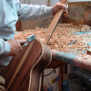 LUTHIER GUITARES