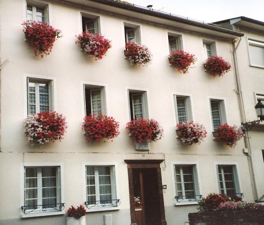 APPARTEMENT MME BALLARIN N° 2 1ER ETAGE LUCHON