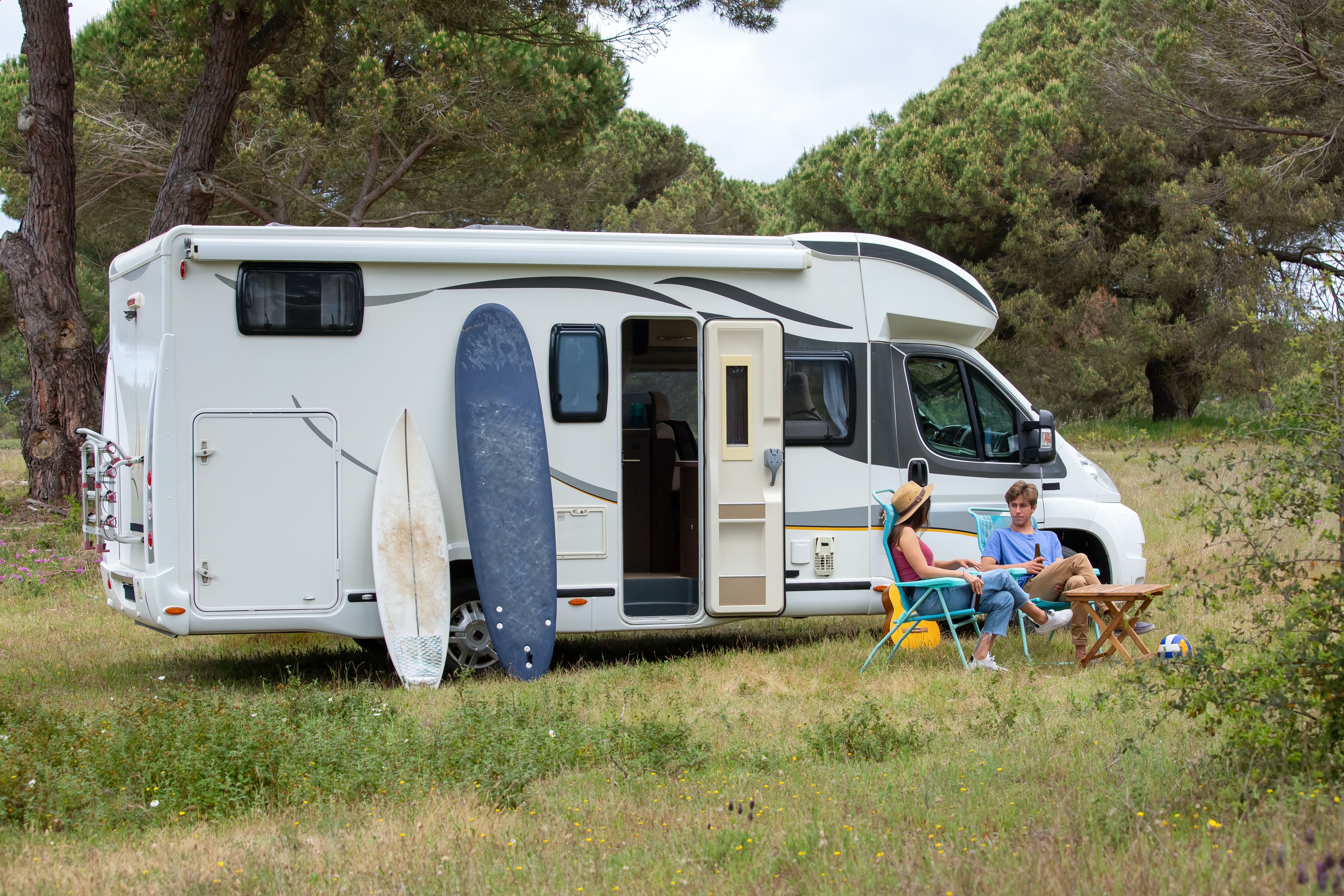 Camping car ― pexels-kampus-production-7967386